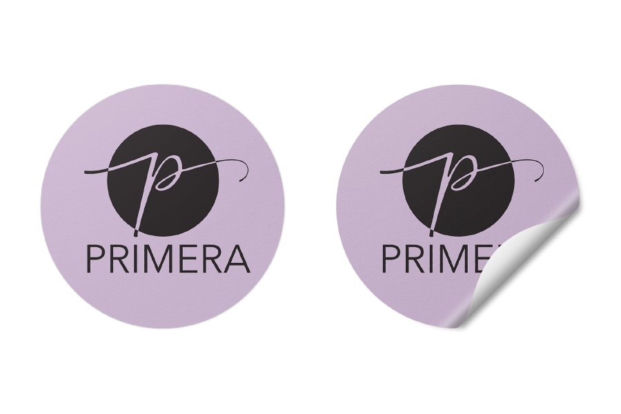 Autocollant imprimé conçu pour la marque Primera, avec logo et identité visuelle
