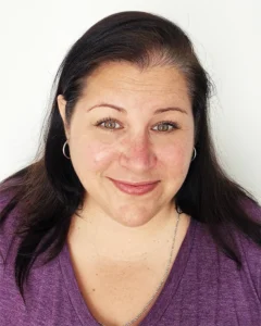 Portrait de Jacynthe Renaud, graphiste et designer graphique à Montréal